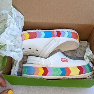 Toddler Crocs 8C Rainbow Chevron band